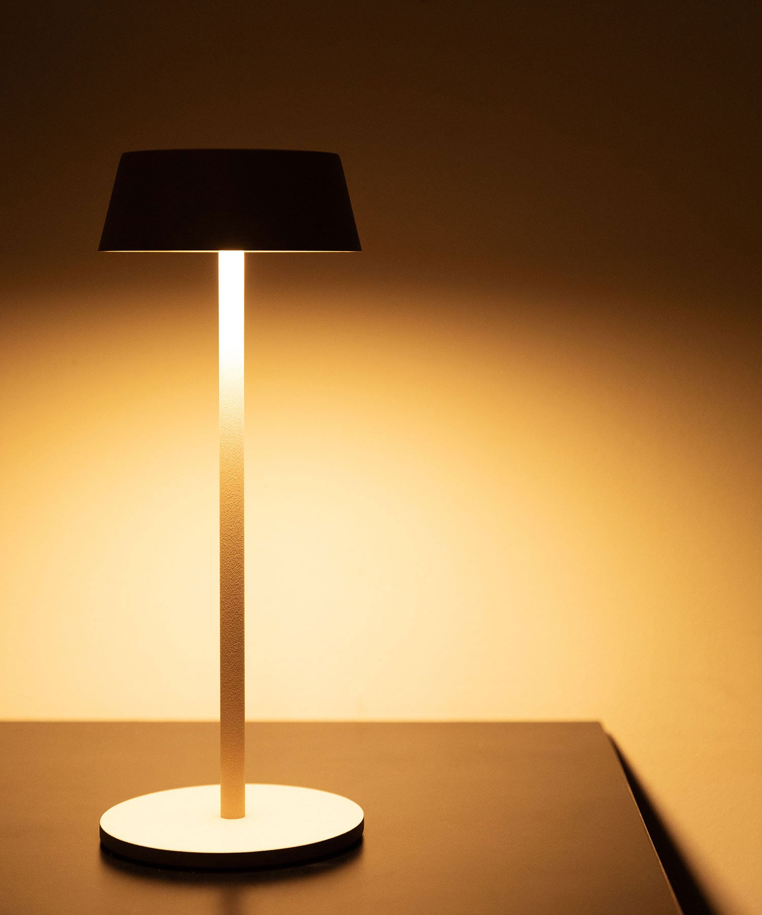 OLIKA CORDLESS LED TABLE LIGHT