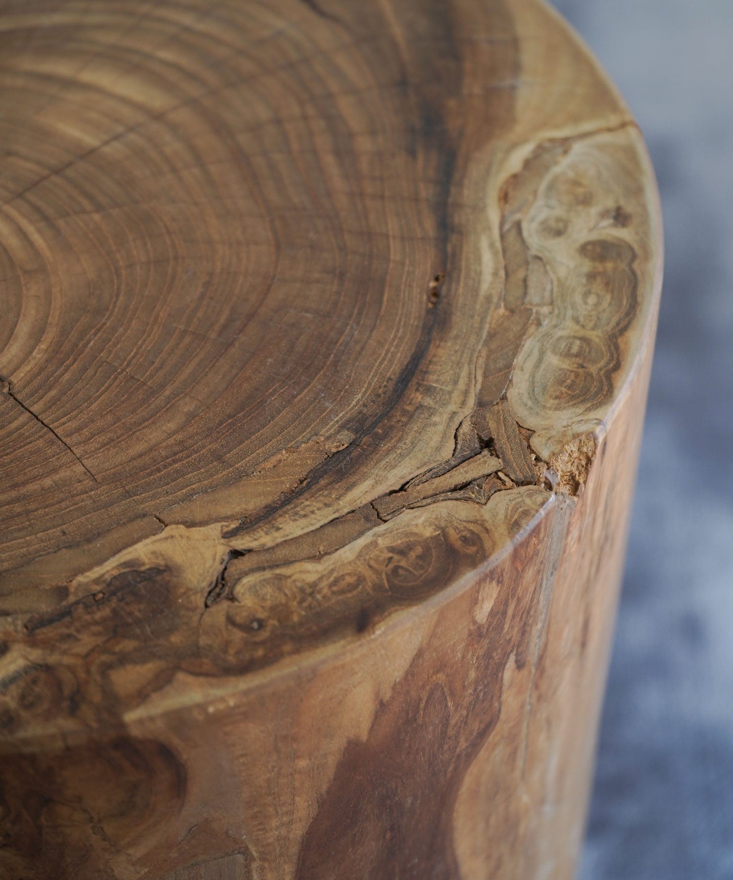 SOLID STOOL ROUND