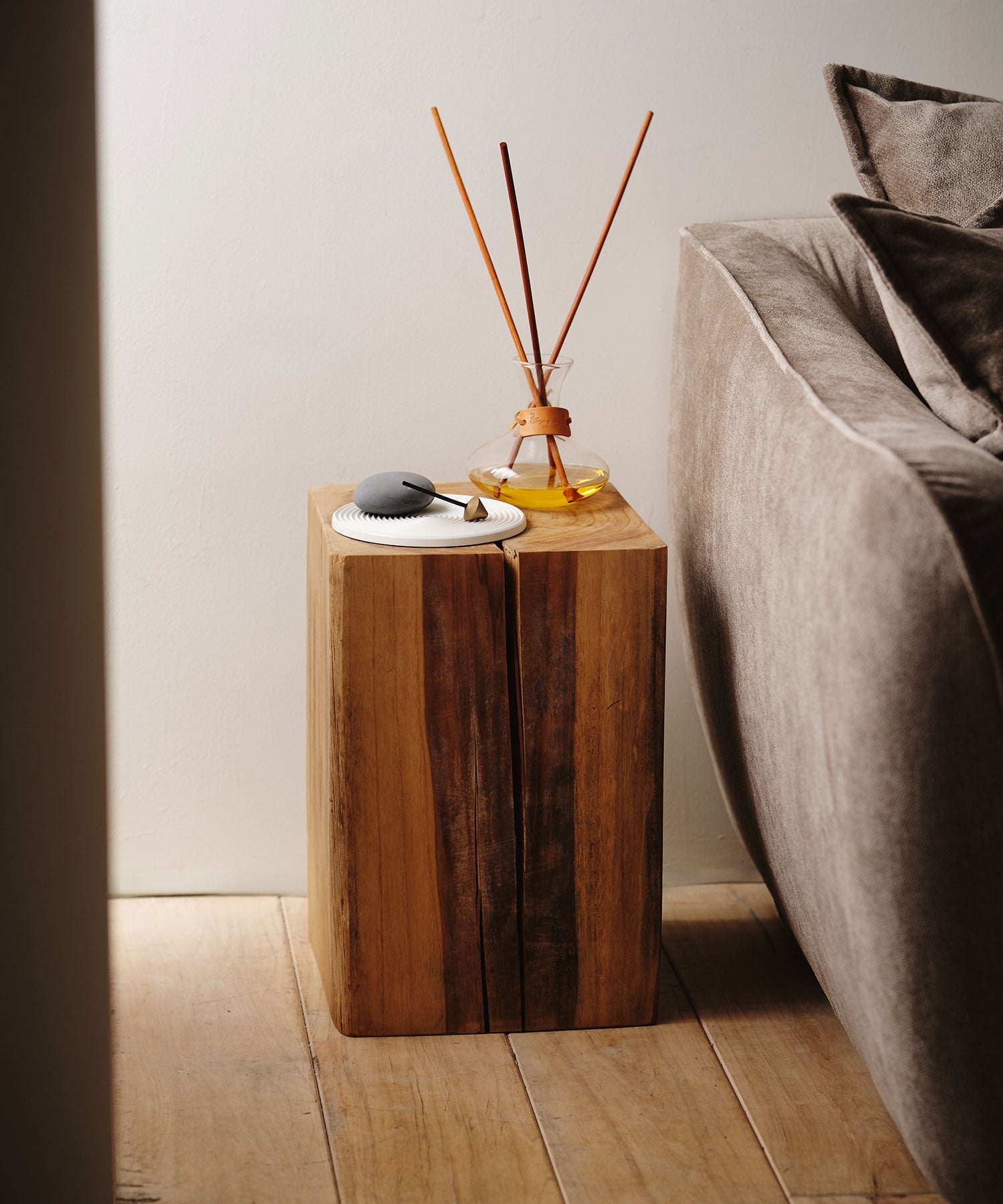 SOLID STOOL SQUARE