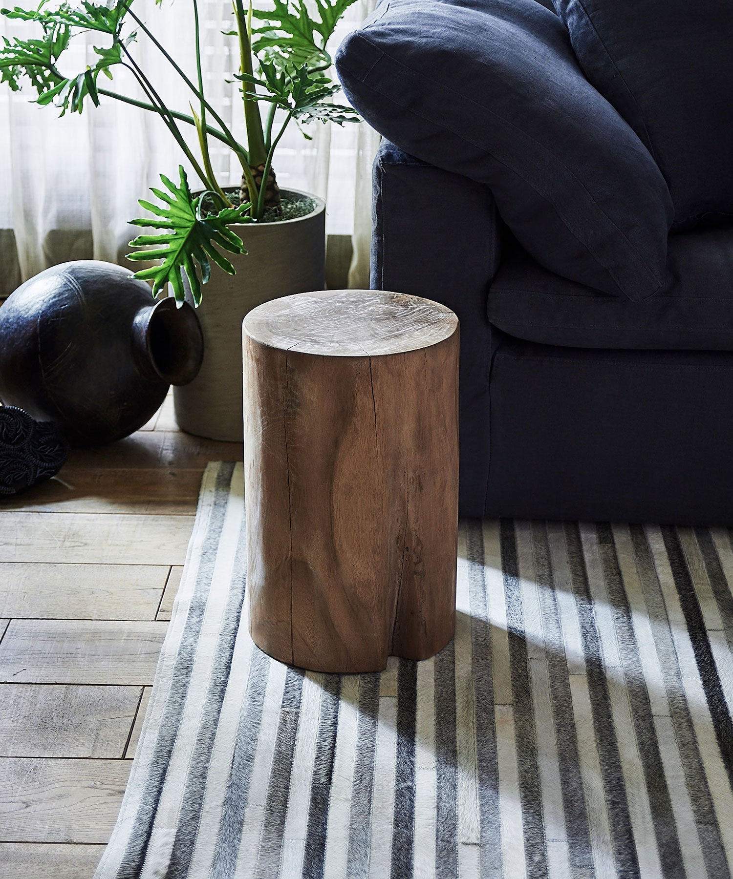 SOLID STOOL ROUND