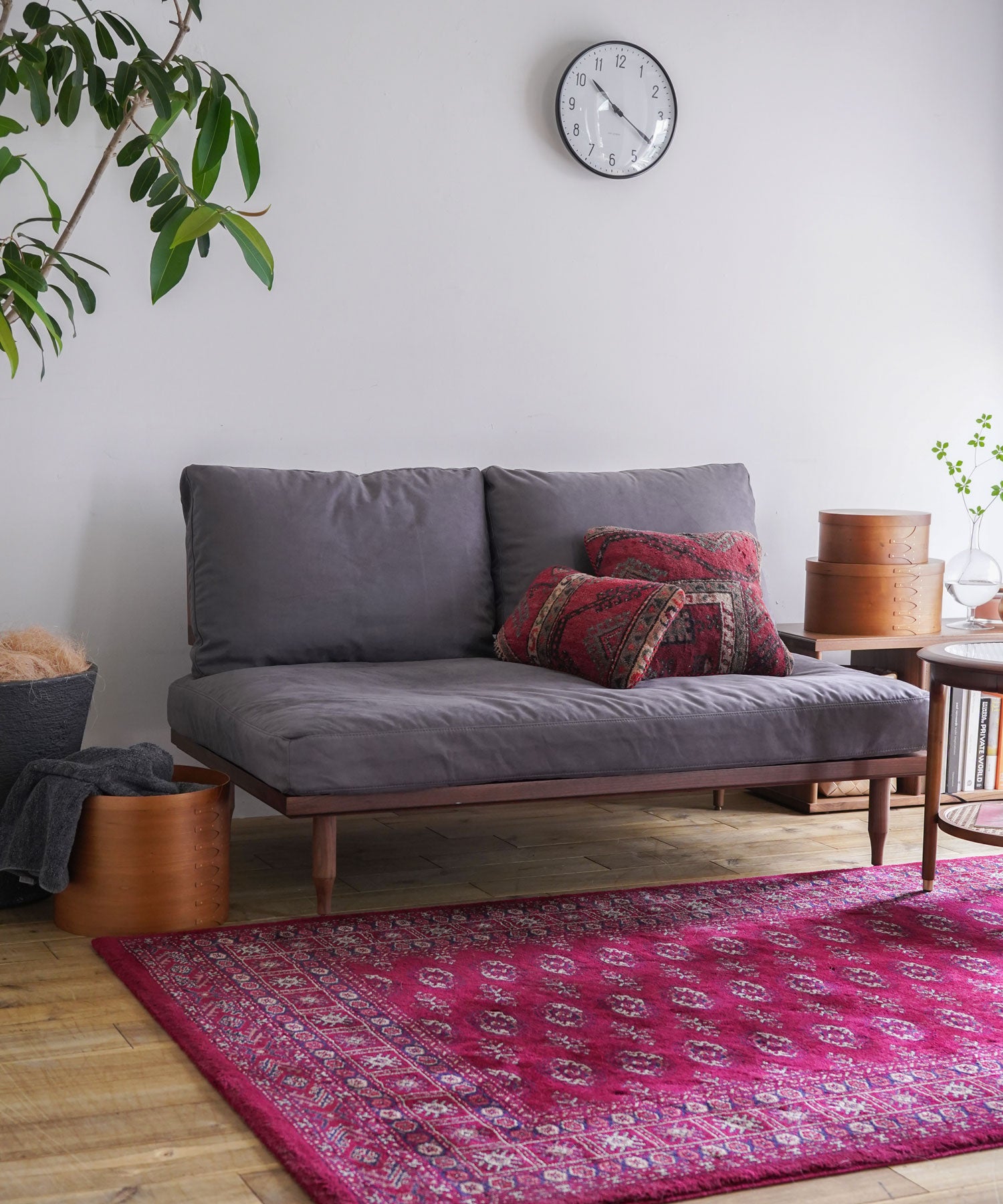 EPI 2P SOFA WALNUT