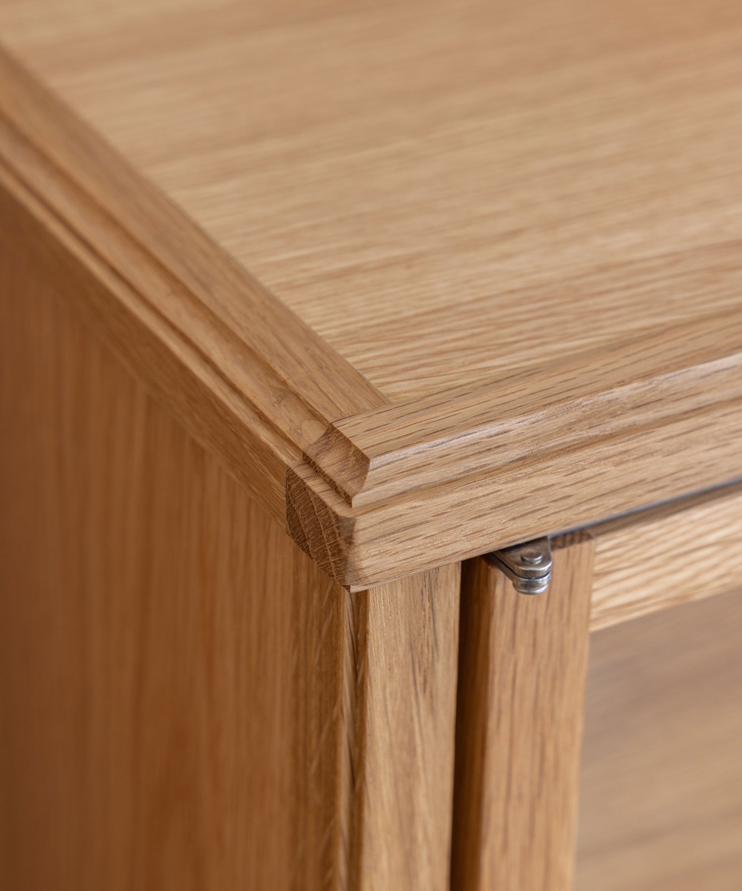 EPI GLASS LOW CABINET