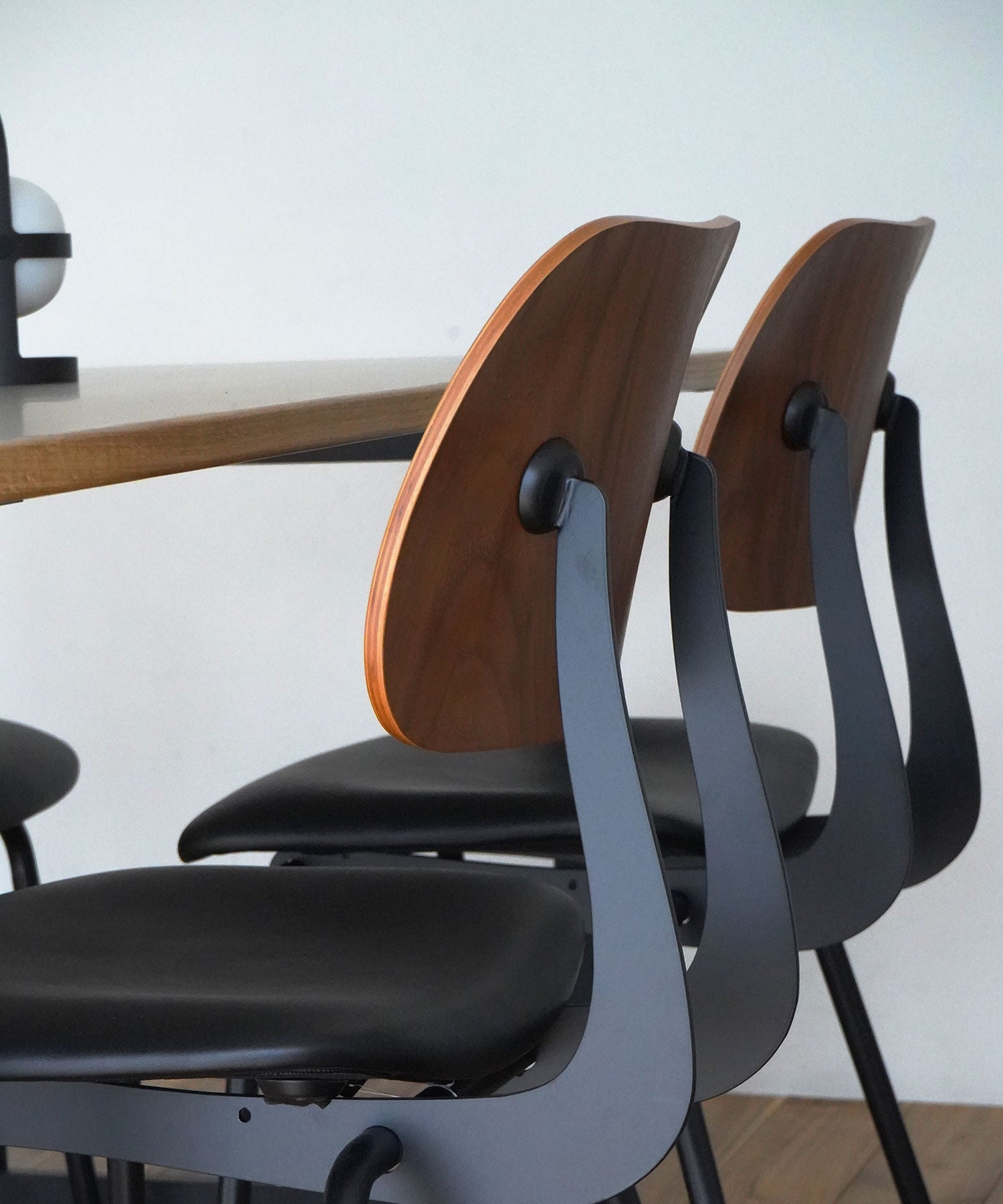 CONTE CHAIR BROWN