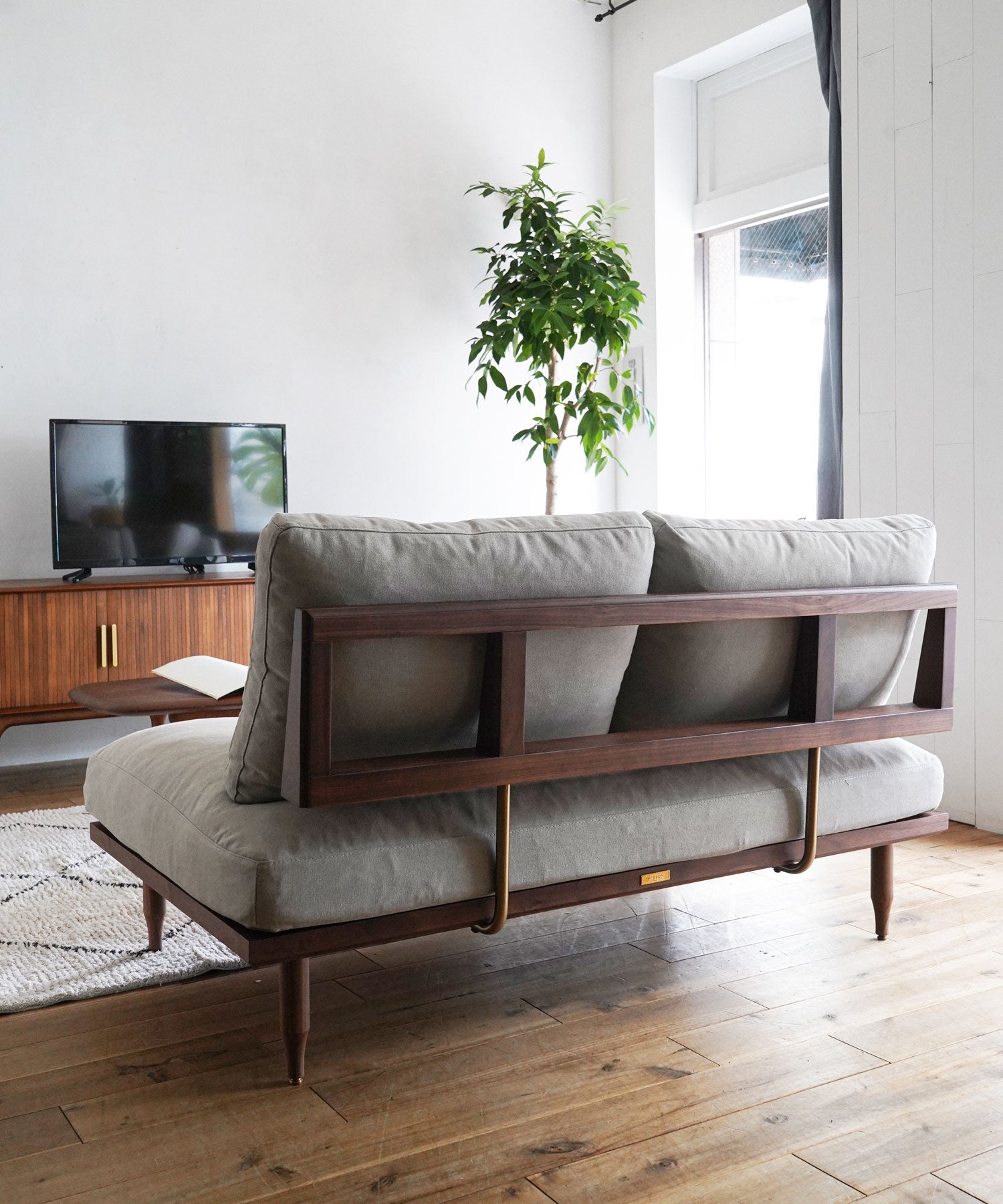 EPI 2P SOFA WALNUT