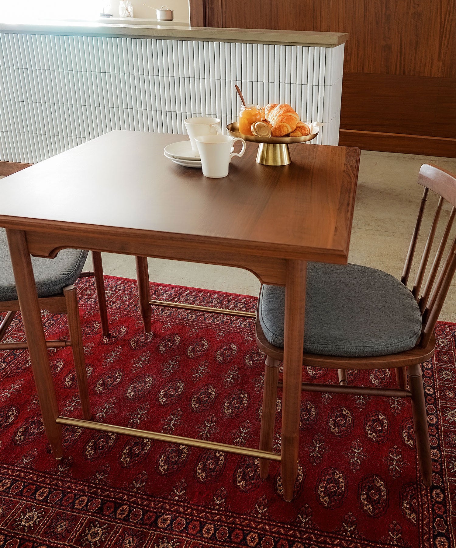 EPI DINING TABLE WALNUT 800