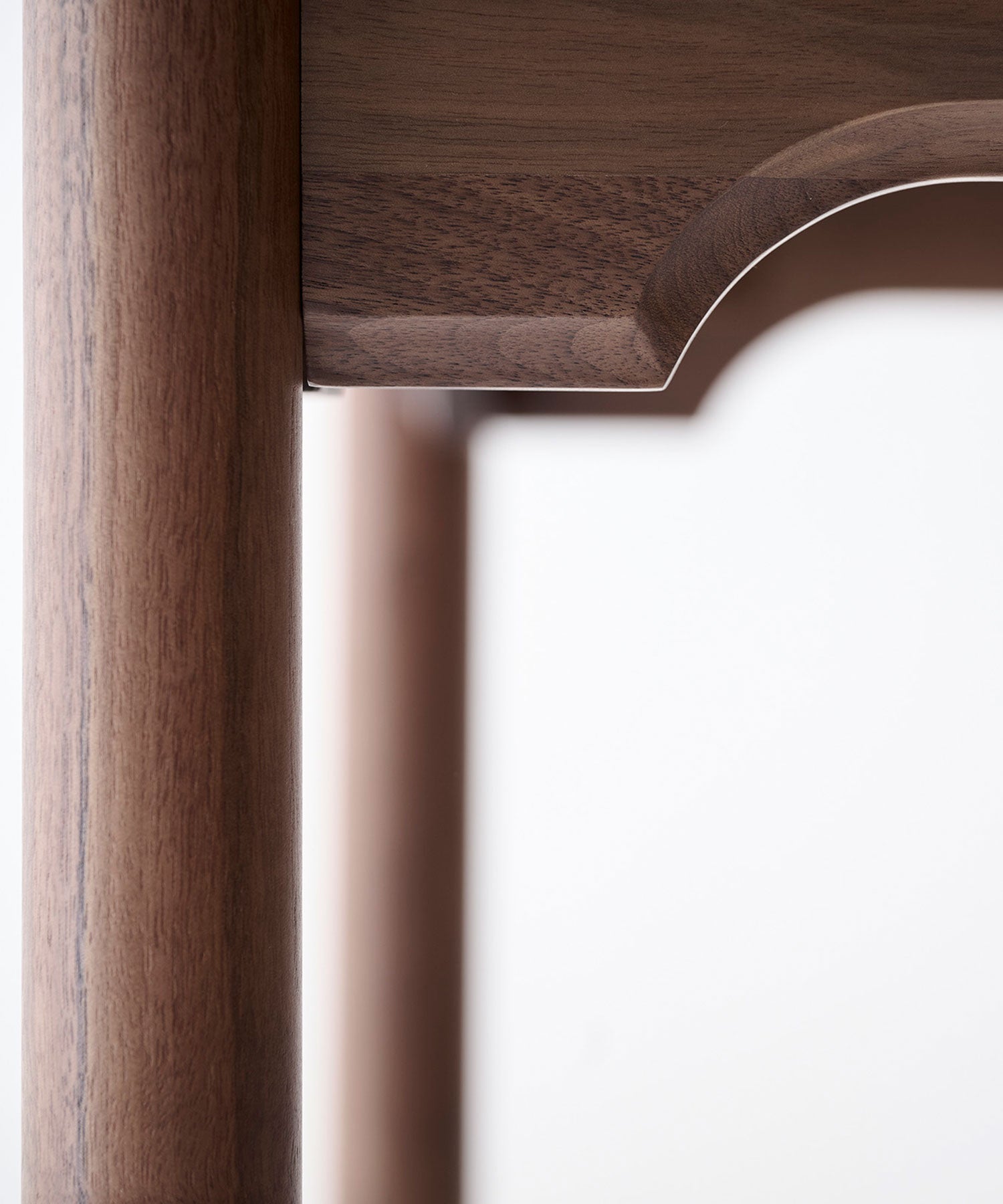 EPI DINING TABLE WALNUT 800