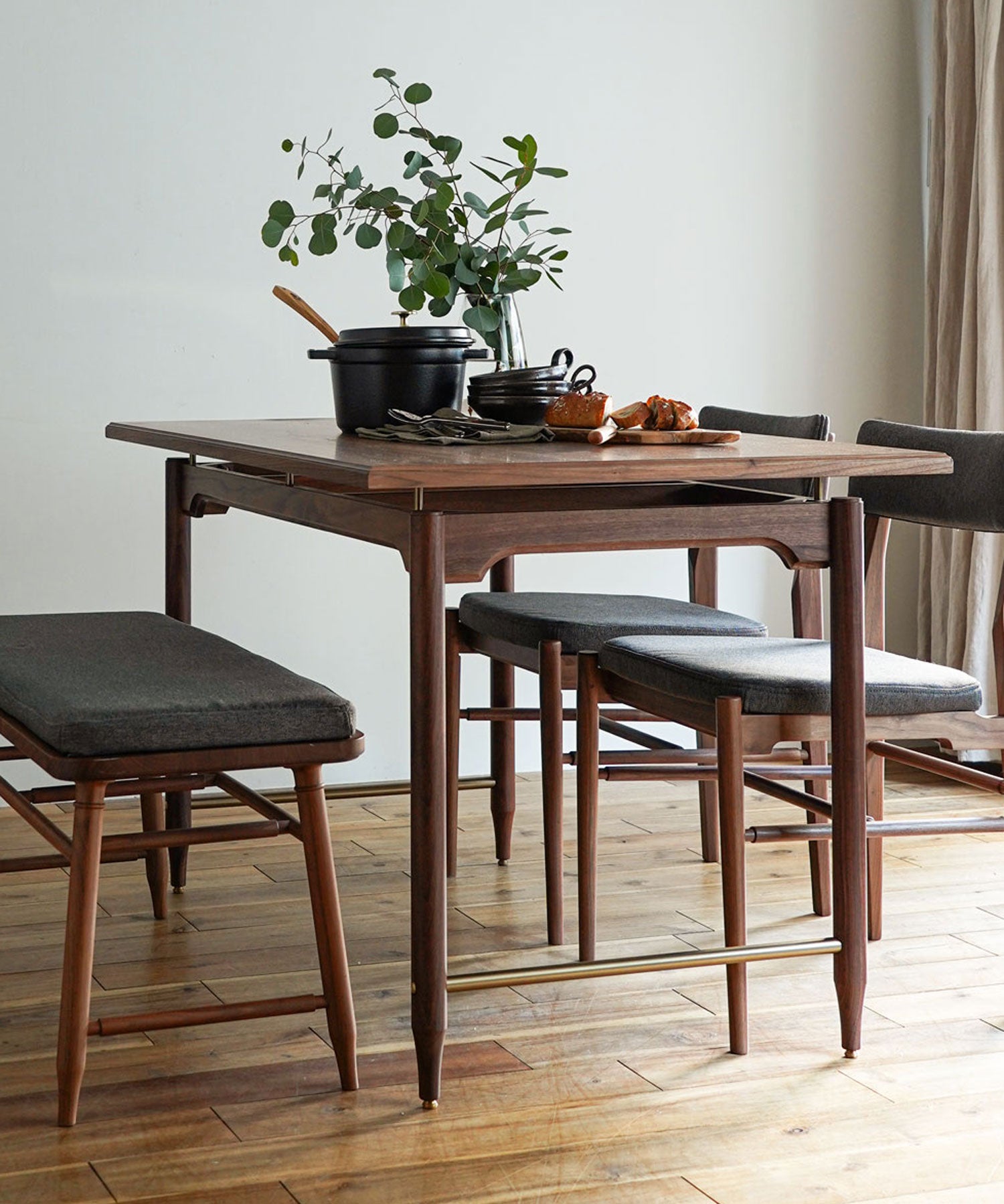 EPI DINING TABLE WALNUT 1200