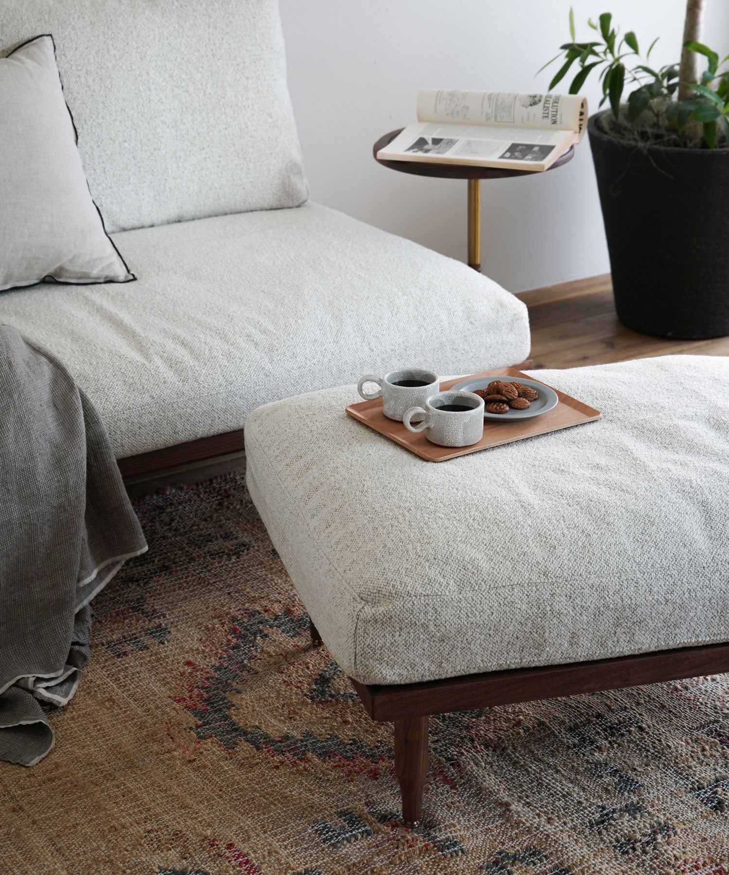 EPI OTTOMAN WALNUT