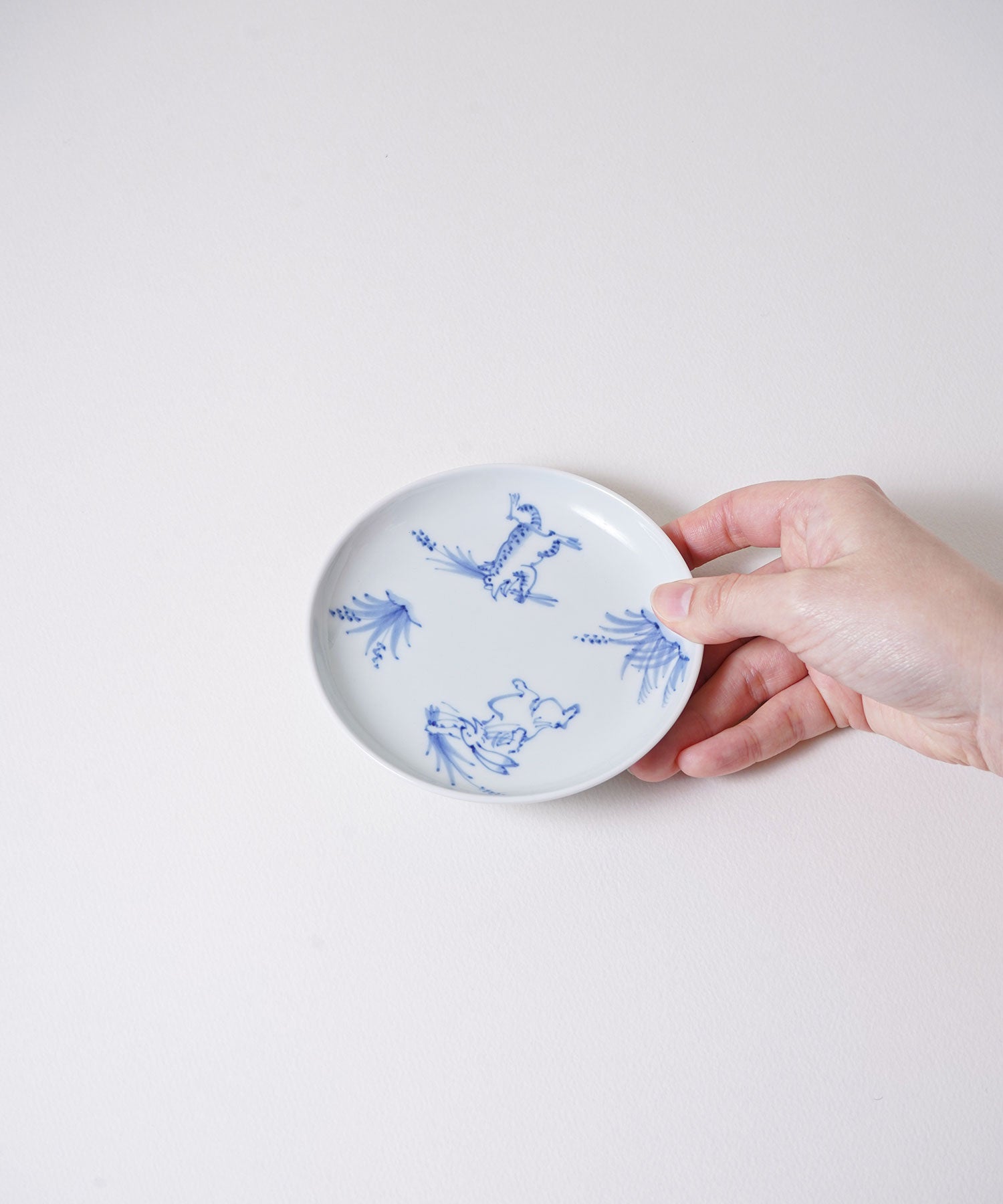 染付鳥獣戯画 丸皿
