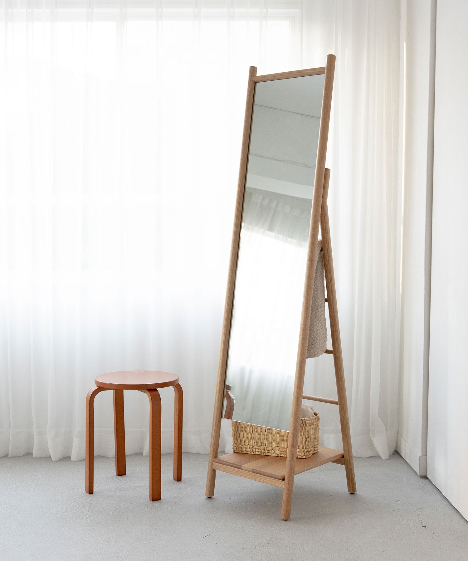 Stand Mirror SCALA