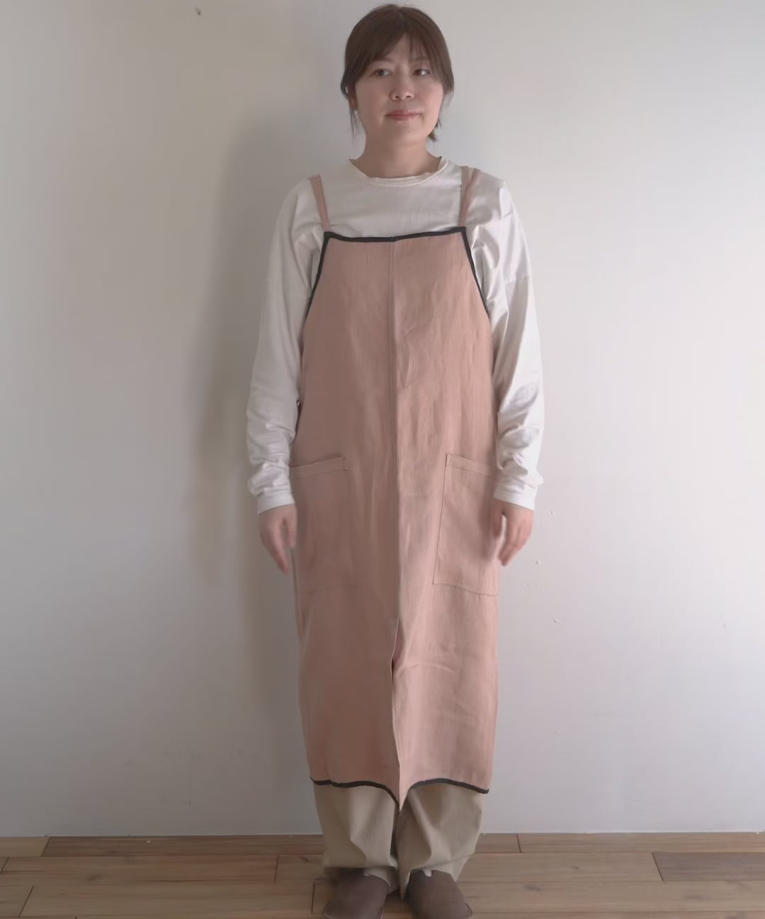 リネンエプロン（white / darkgray）