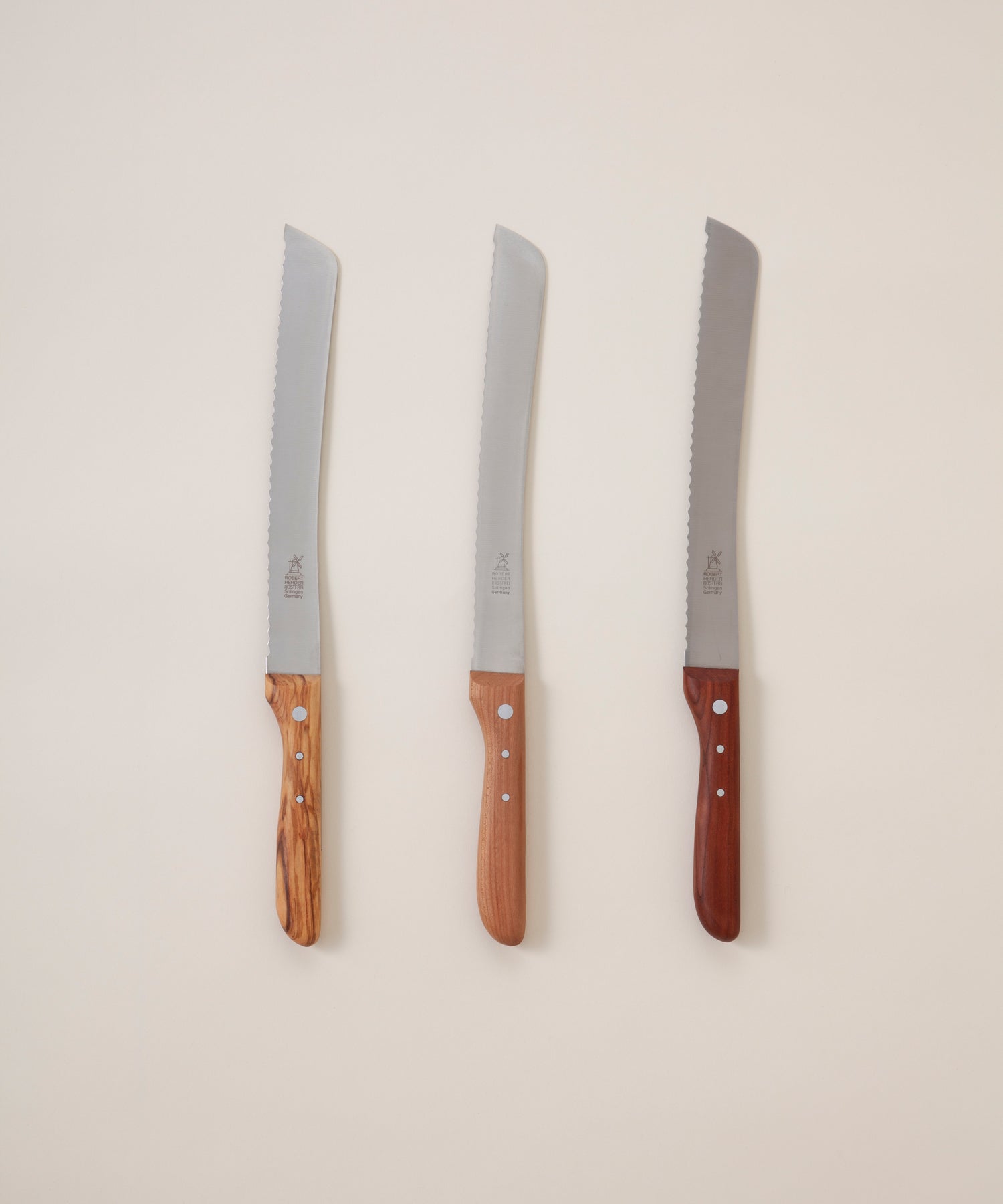 左から　olive / cherry /plum