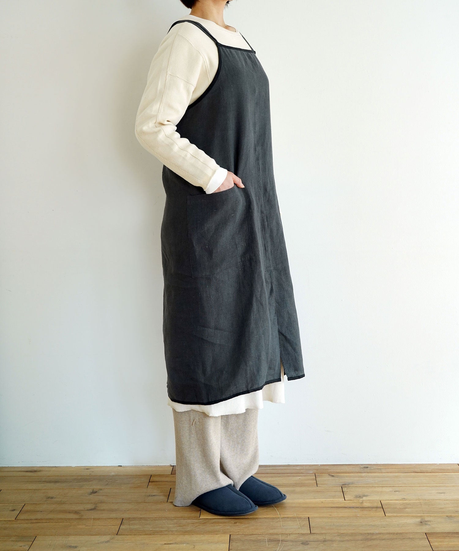 リネンエプロン（white / darkgray）