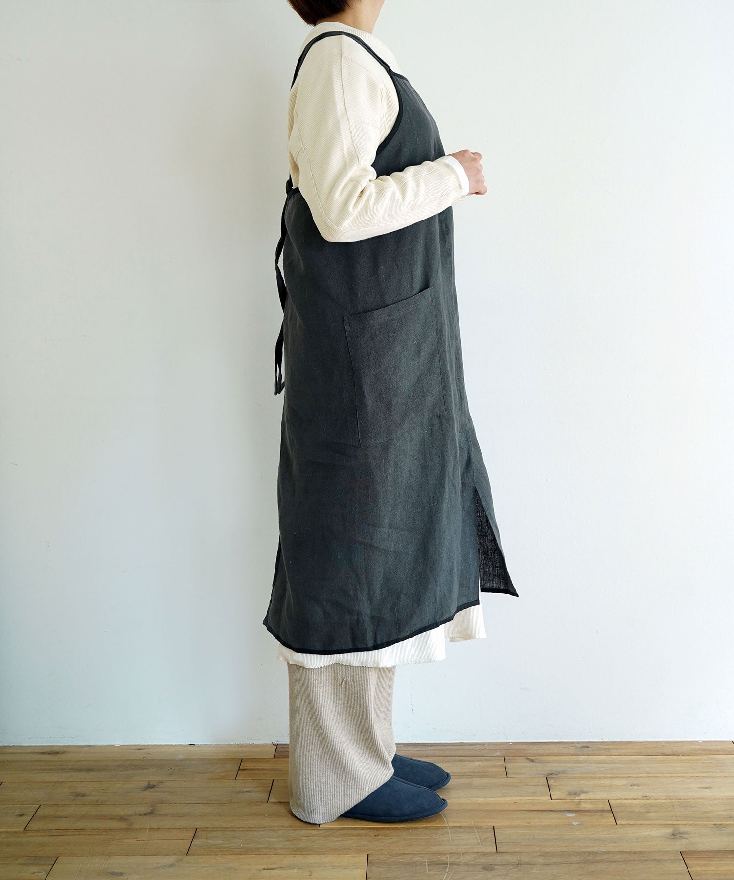リネンエプロン（white / darkgray）
