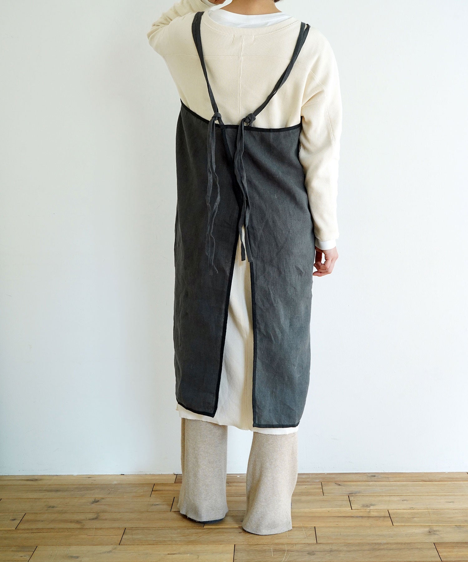 リネンエプロン（white / darkgray）