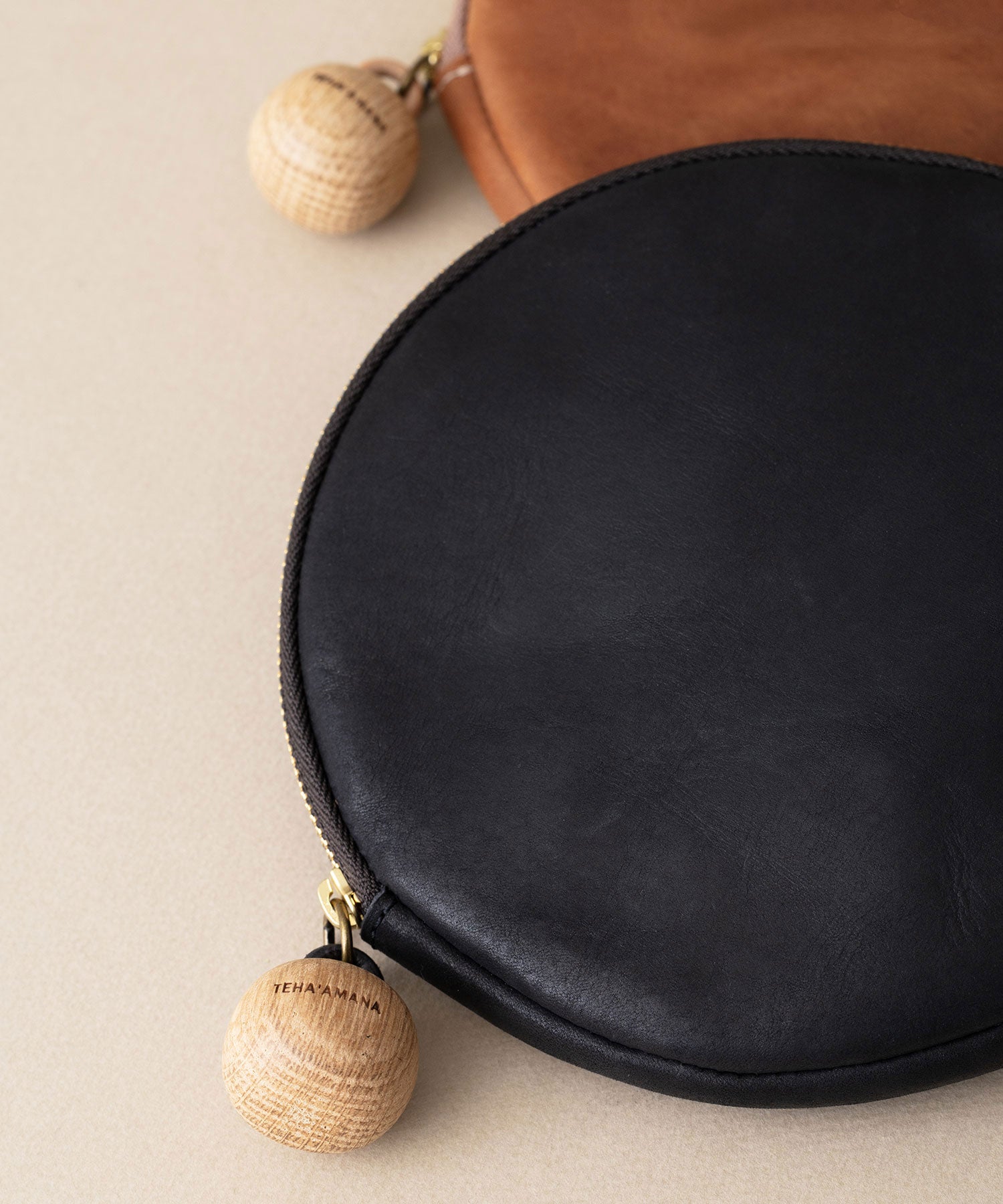 ROUND POUCH