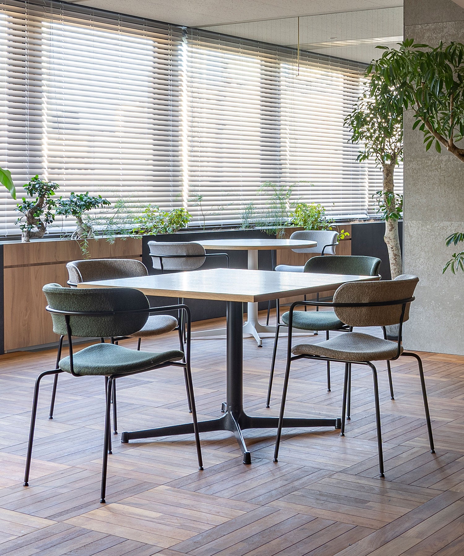 HOAKA CHAIR