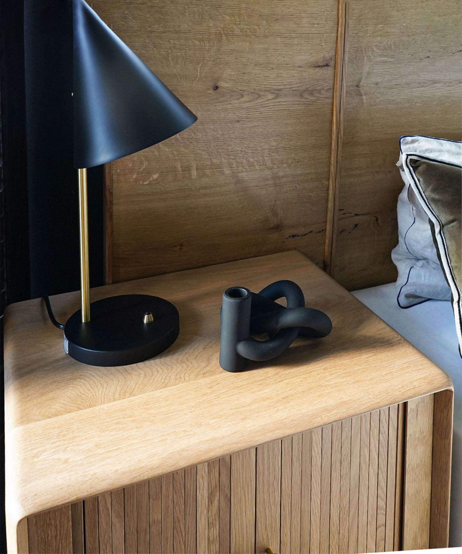 JULIE 2DOOR BEDSIDE TABLE WHITE OAK