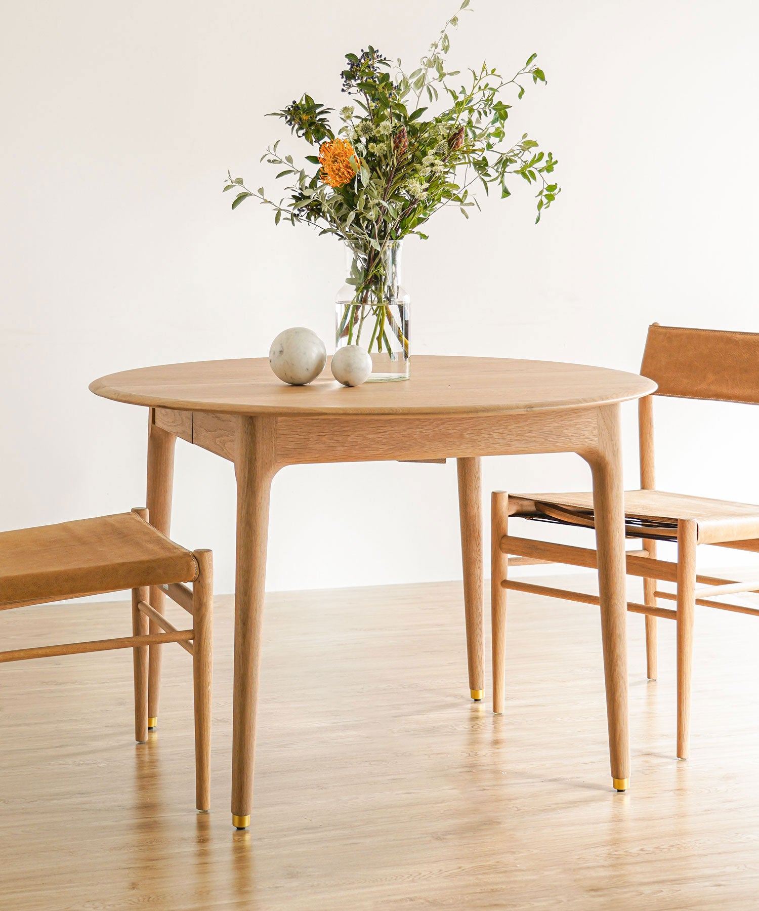 JULIE ROUND EXTENSION DINING TABLE WHITE OAK