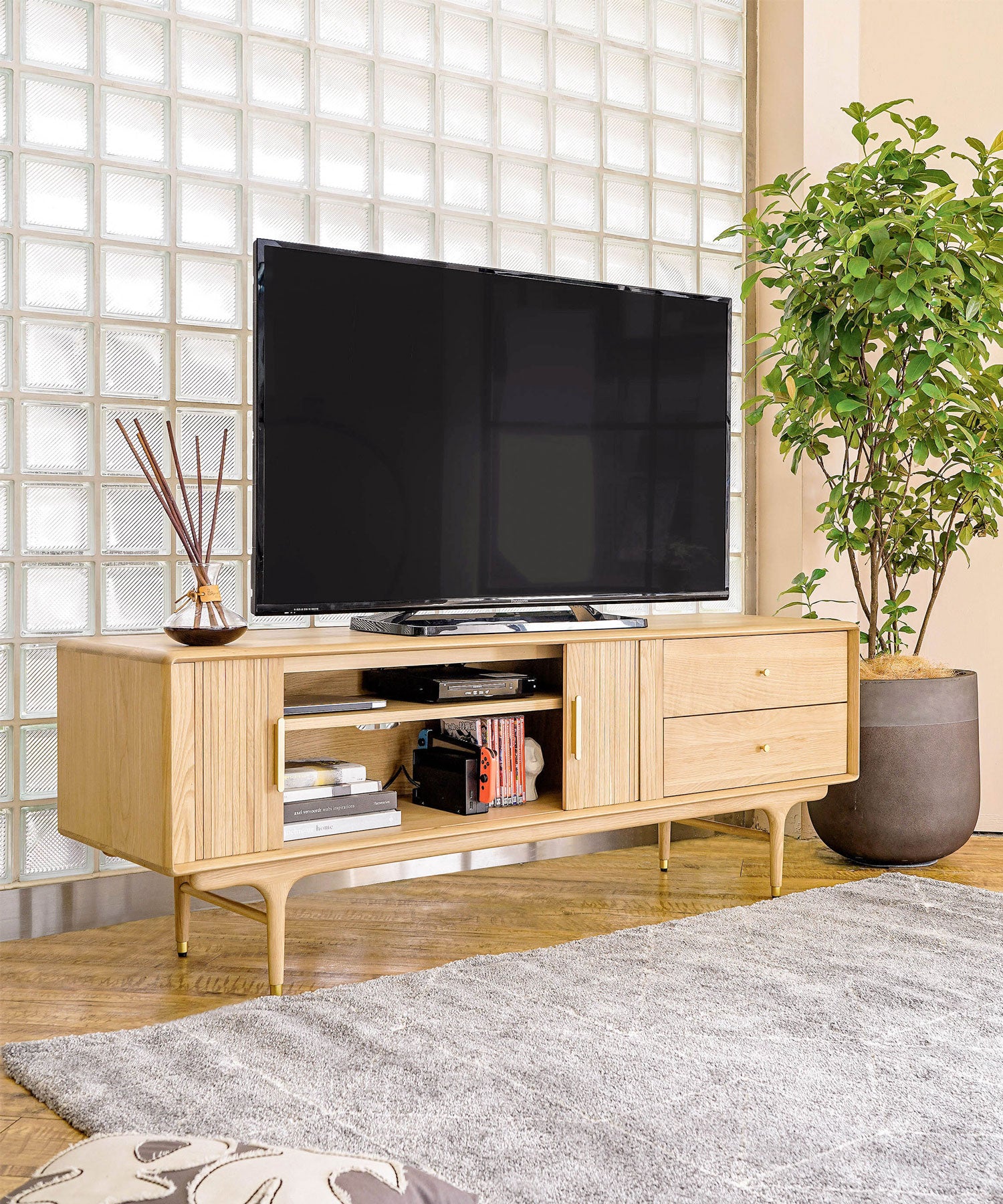 【予約商品・10月下旬入荷予定】JULIE TV BOARD 1600 WHITE OAK