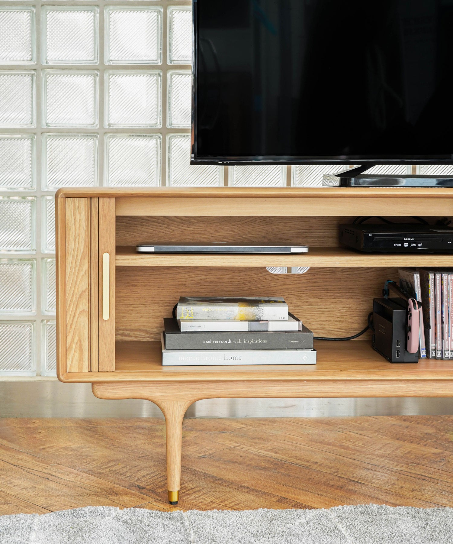 【予約商品・10月下旬入荷予定】JULIE TV BOARD 1600 WHITE OAK