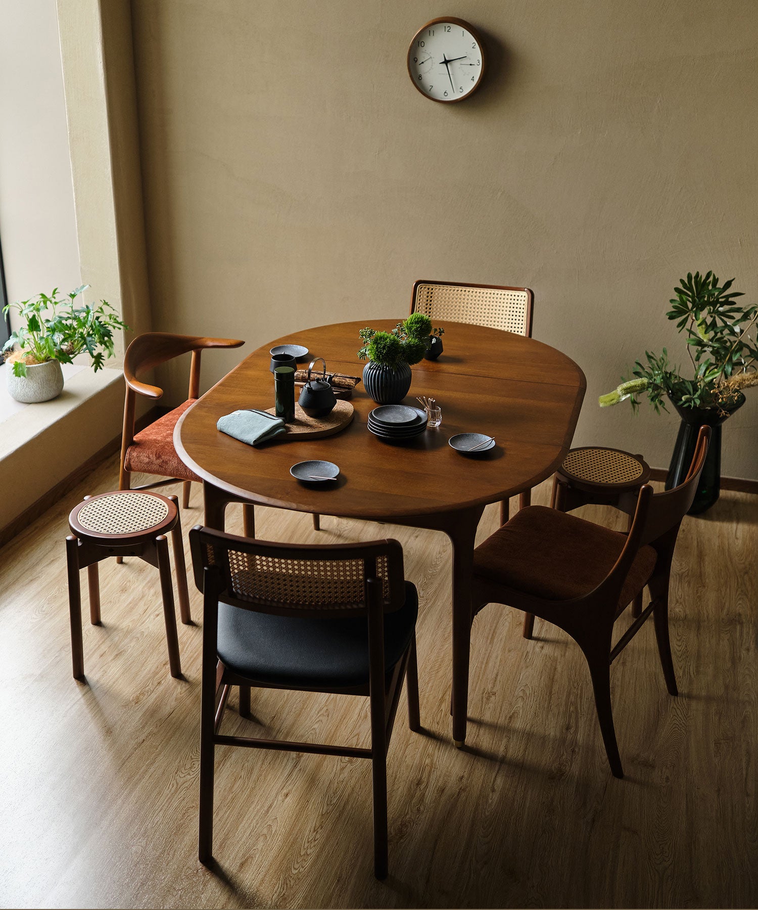 JULIE ROUND EXTENSION DINING TABLE